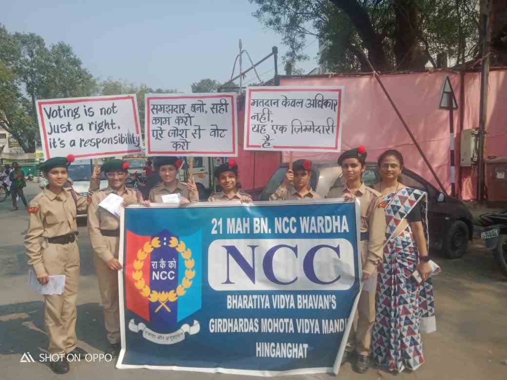 भारतीय विद्या भवन गिरदास मोहता विद्या मंदिर हिंगनघाट NCC द्वारा मतदान जन जागृति रैली का आयोजन